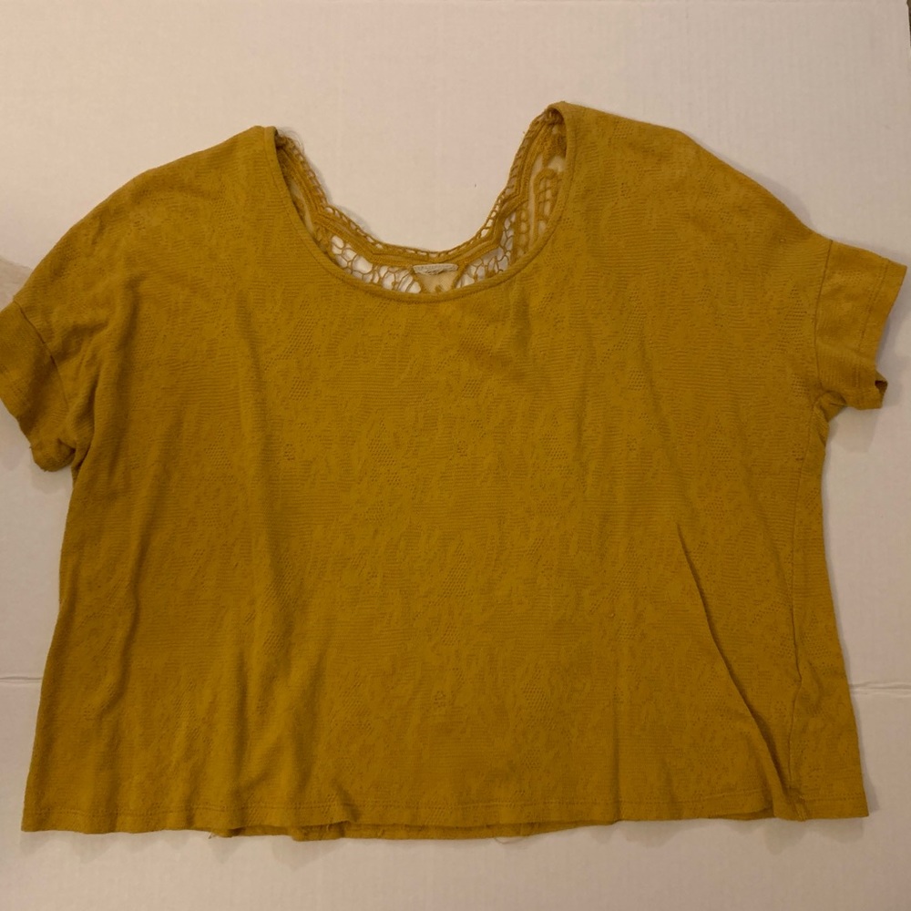 ✨MOVING SALE✨ Cropped Lace back Top